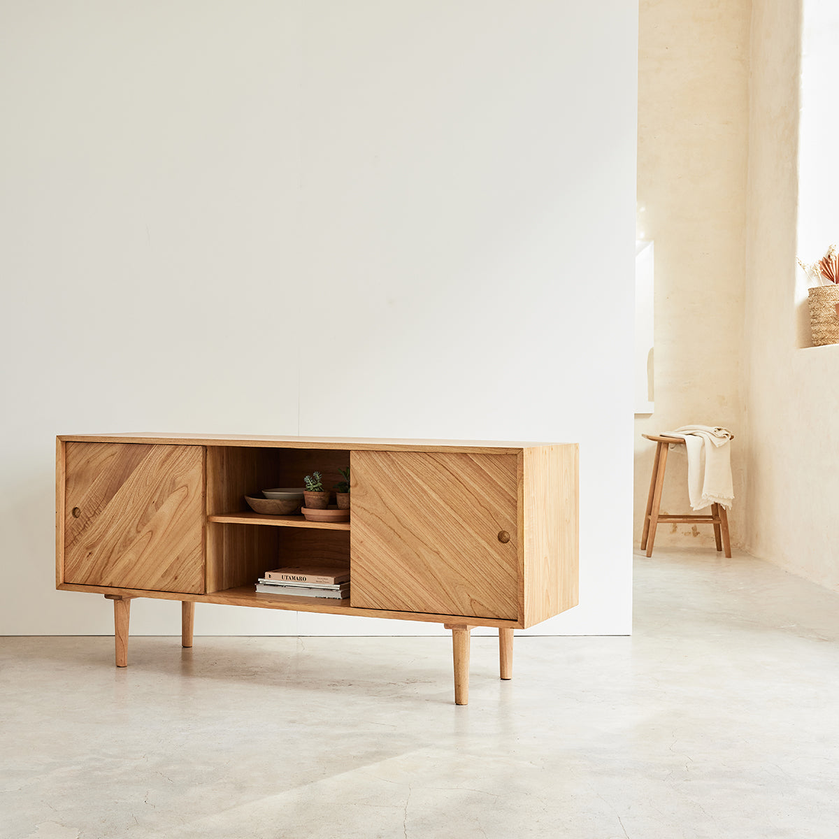 PACÔME - Buffet aus massivem Mindi 160 cm