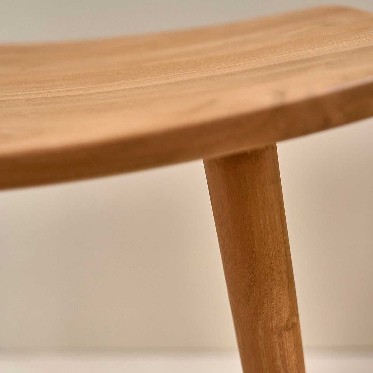AMBRE - Hocker aus massivem Teakholz 65 cm