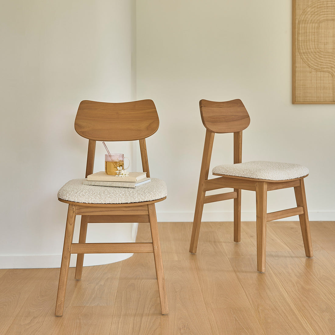 ADELE - Set aus 2 Stühlen aus massivem Teakholz mit Bouclé-Sitz  