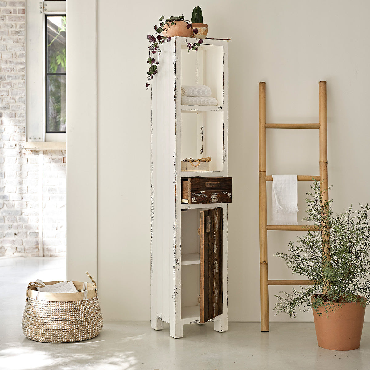 SEZANNE - Badezimmersäule aus recyceltem Massivholz 170 cm