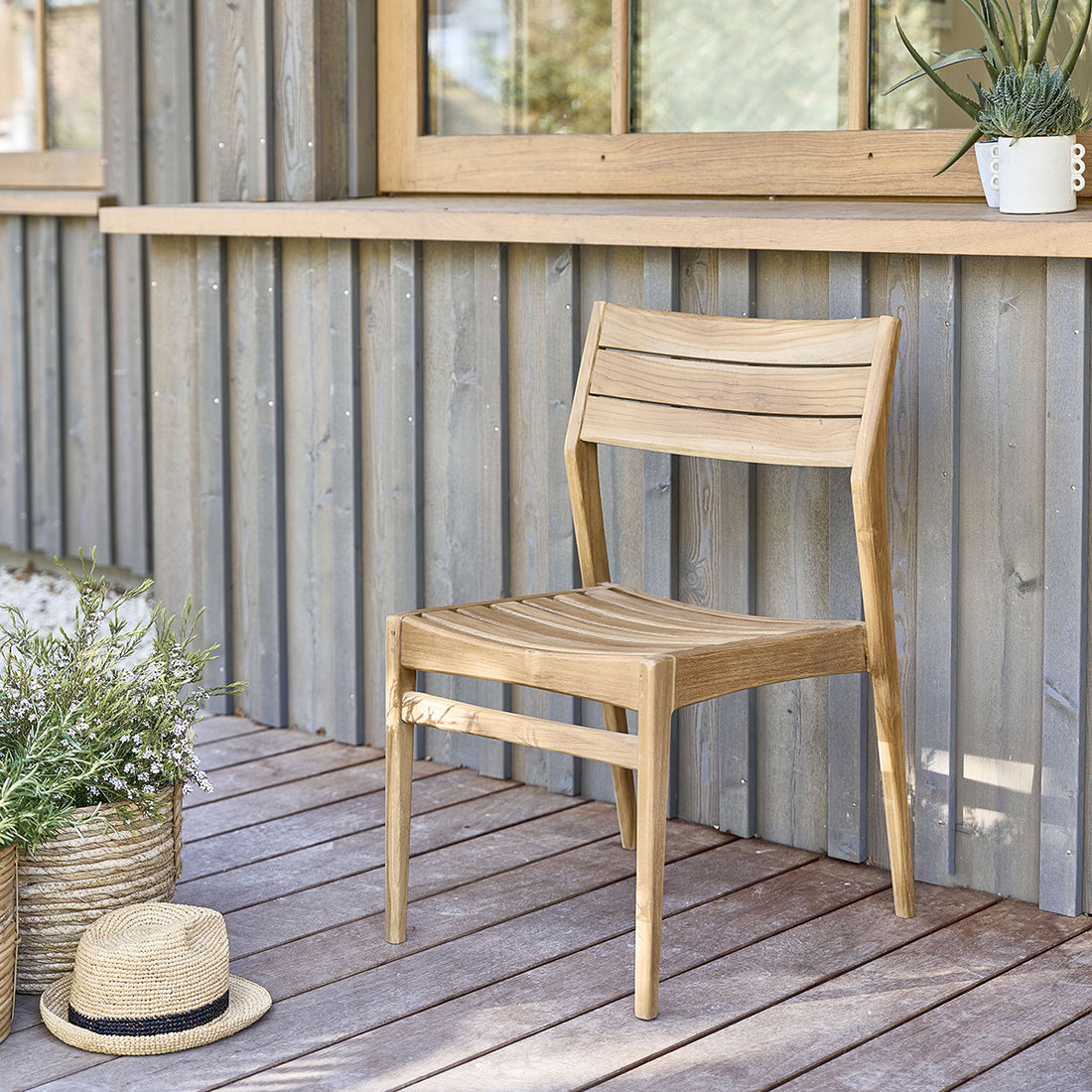 APRIL - Gartenstuhl aus massivem Teakholz 