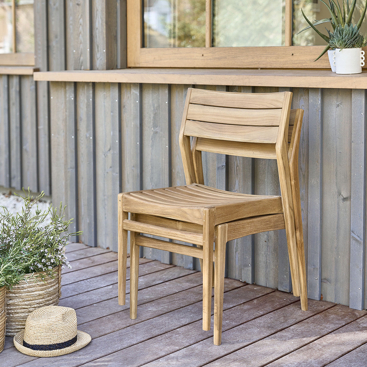 APRIL - Gartenstuhl aus massivem Teakholz 