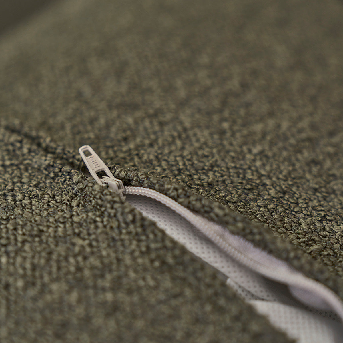 ONDINE - Canapé droit 3 places en bois massif et tissu bouclette kaki