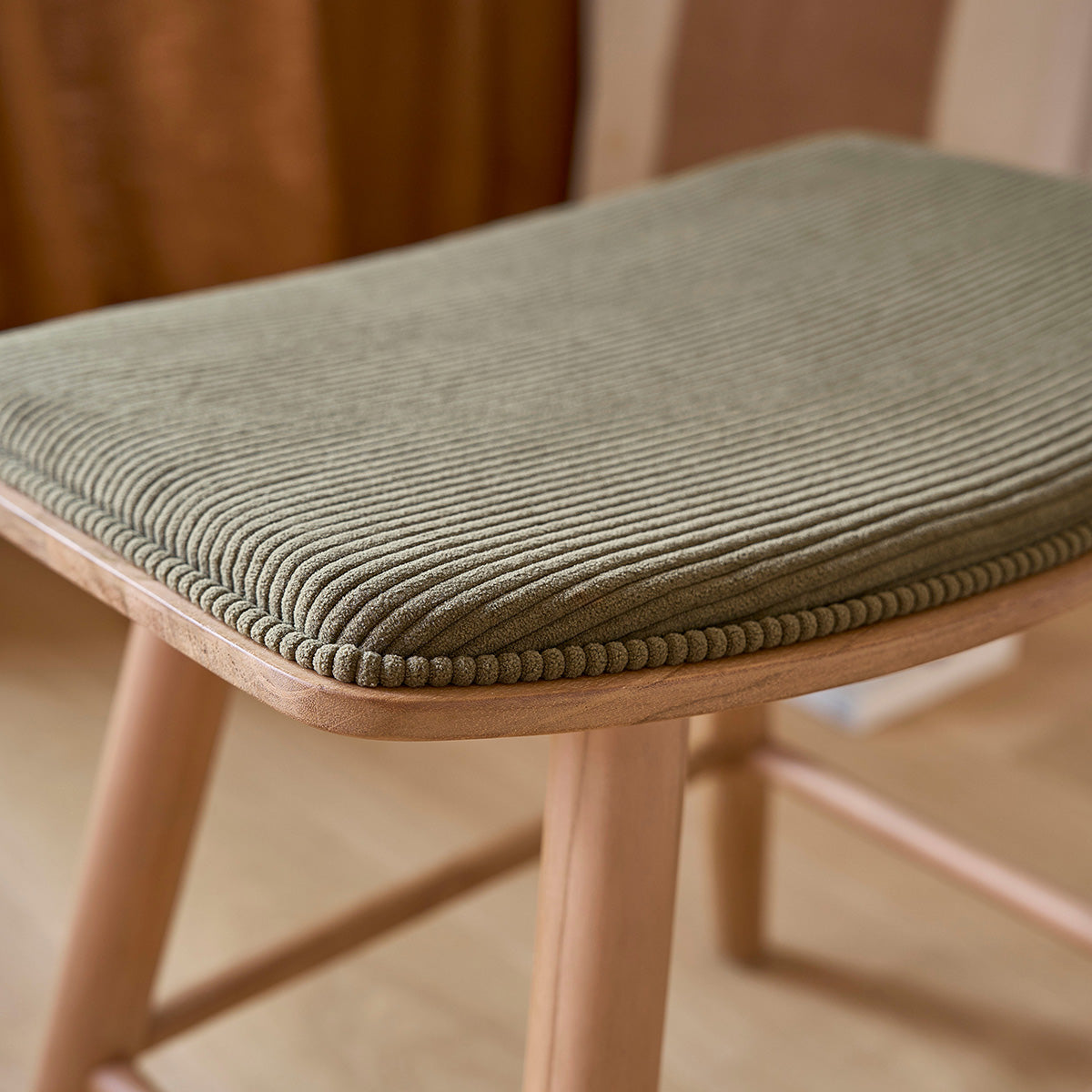 AMBRE - Satz von 2 Hockern aus Teakholz, Sitzfläche aus Cord 45 cm