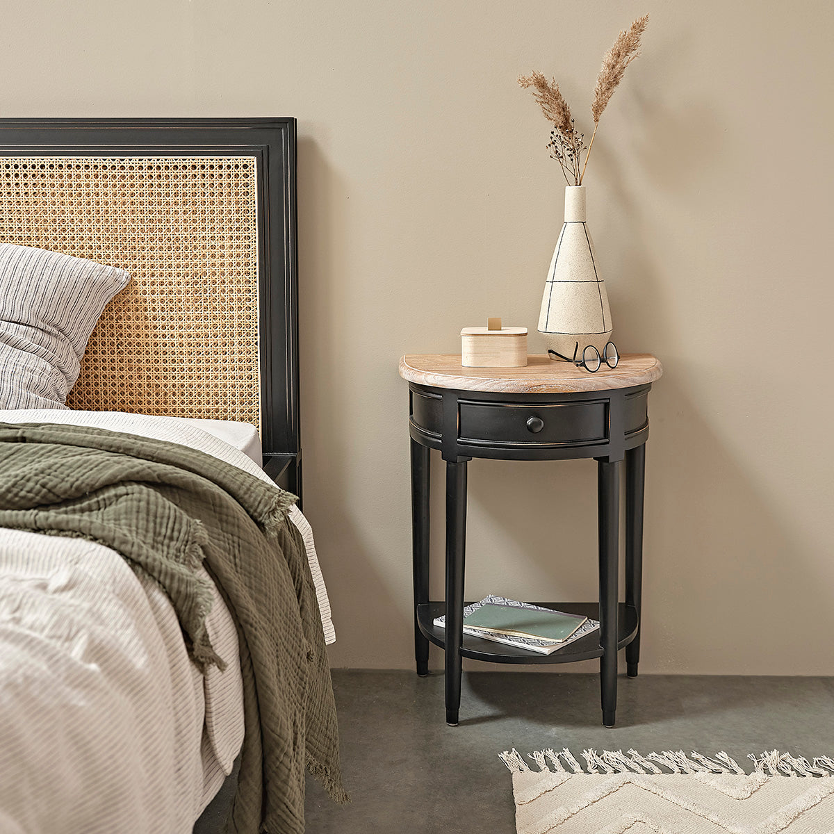 SOHO - Nachttisch aus massivem Mahagoni