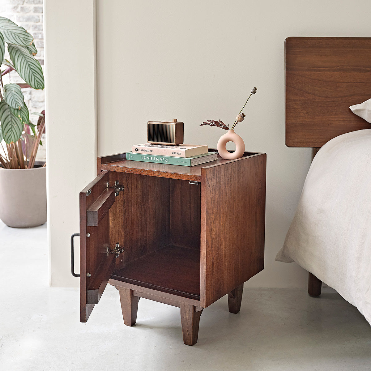 VINTAGE - Table de chevet en mindi massif finition noyer 40 cm