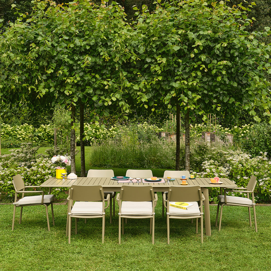 SARO - Ausziehbare Gartenmöbel aus Aluminium in Hellkhaki für 6–10 Personen