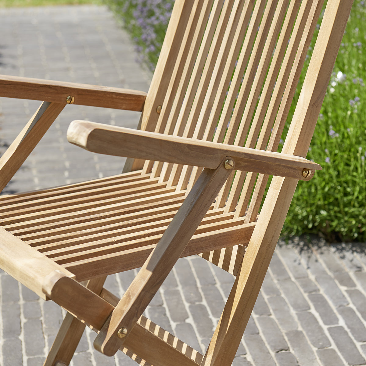 MIDLAND - Klappbarer Gartensessel aus massivem Teakholz
