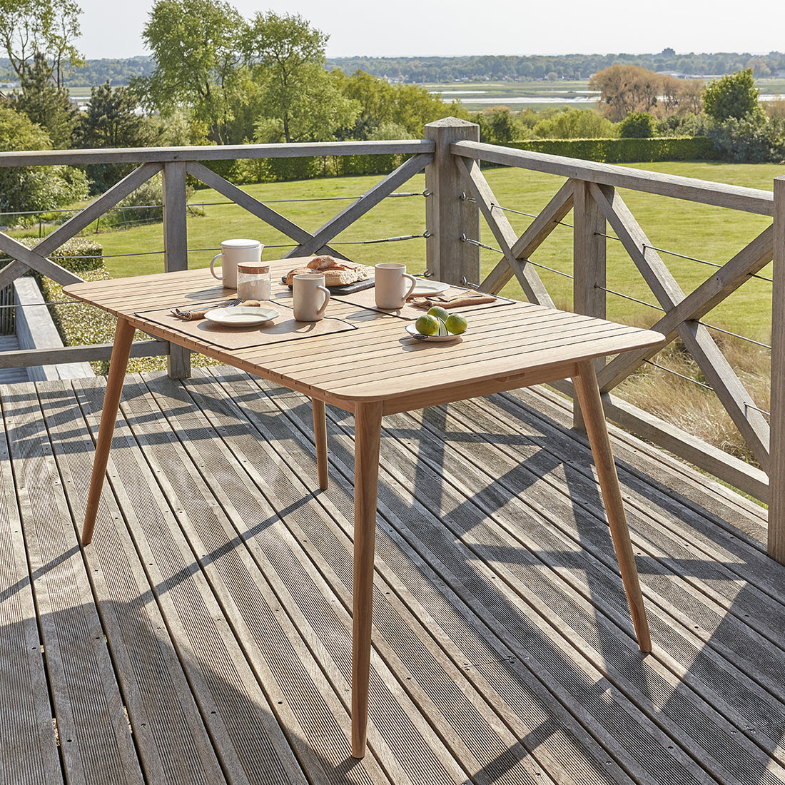 APRIL - Gartentisch aus massivem Teakholz 4/6 Personen