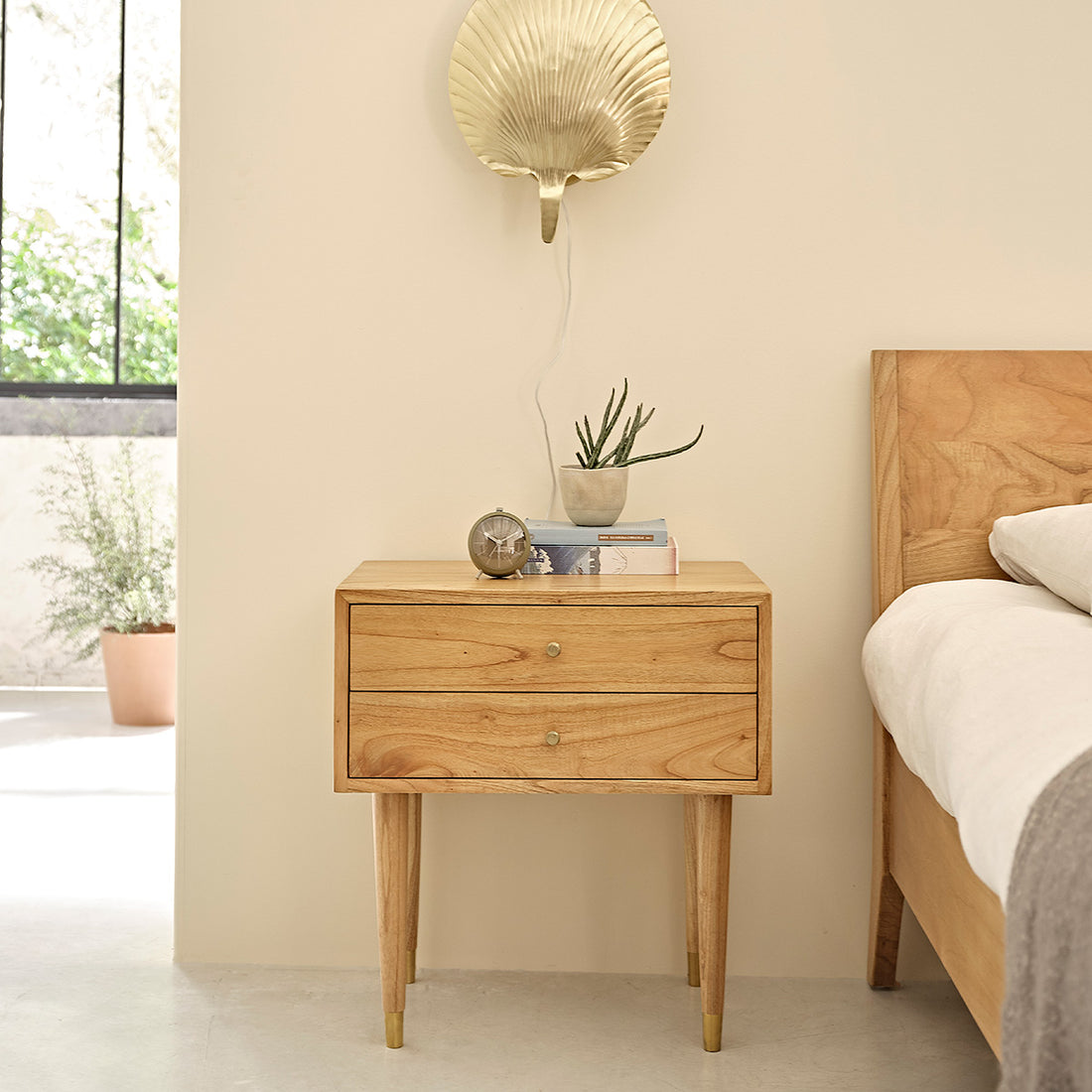 PIA - Nachttisch aus massivem Mindi 60 cm