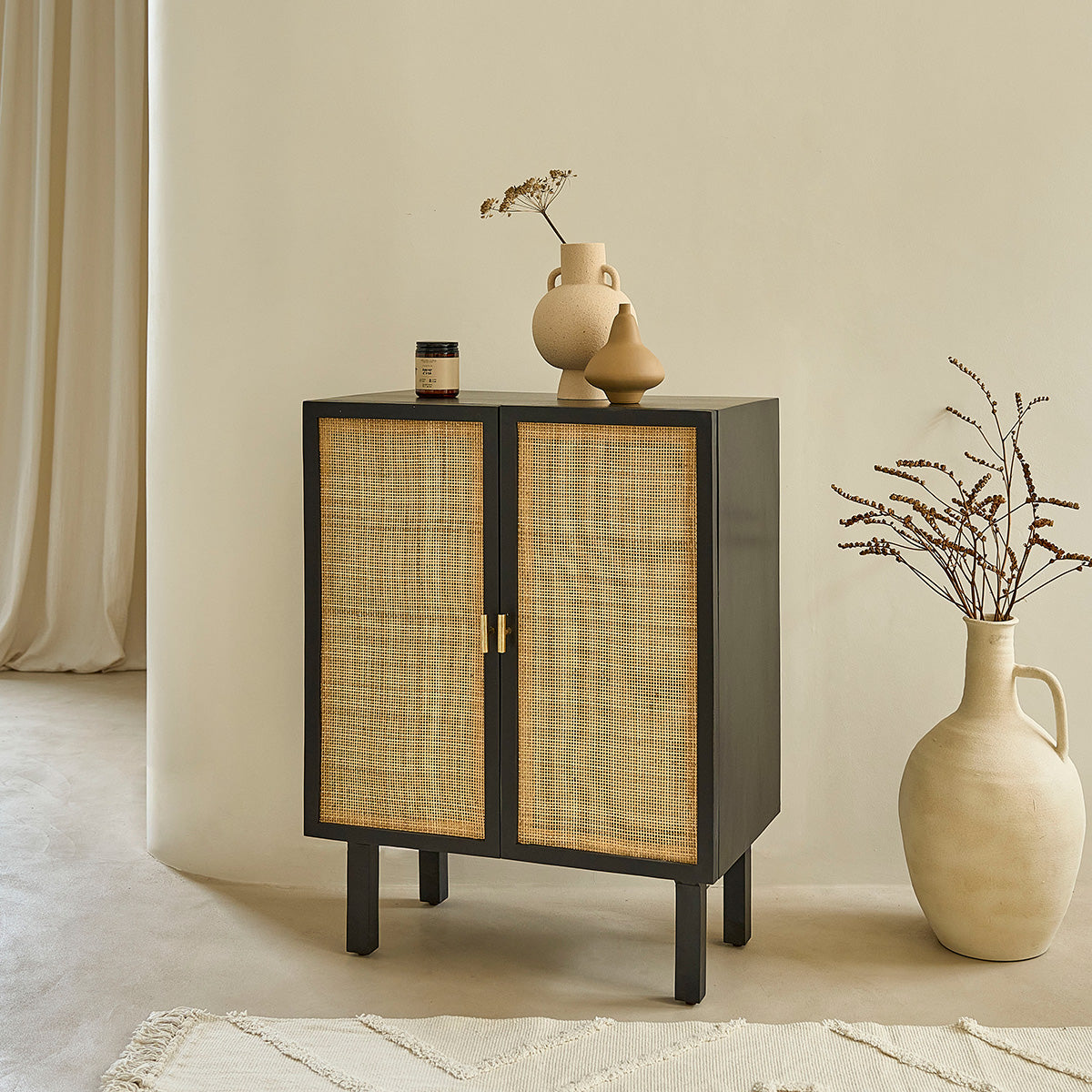 BLAISE - Buffet aus massivem Mangoholz schwarz und Rohrgeflecht 68 cm