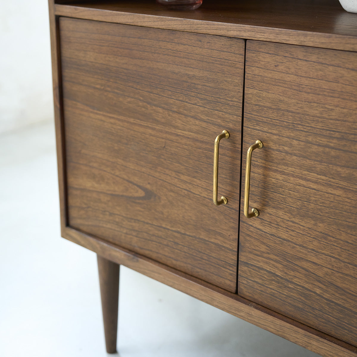 VINTAGE - Bücherregal aus massivem Mindi in Walnuss-Finish 85 cm