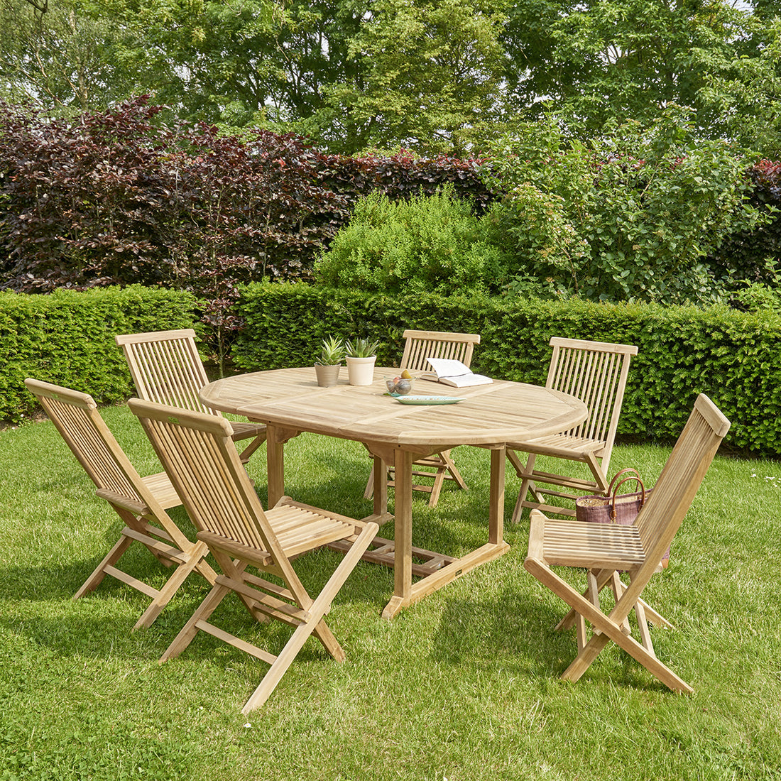 MIDLAND - Ausziehbare Gartenmöbel aus Teakholz 6/8 Personen 