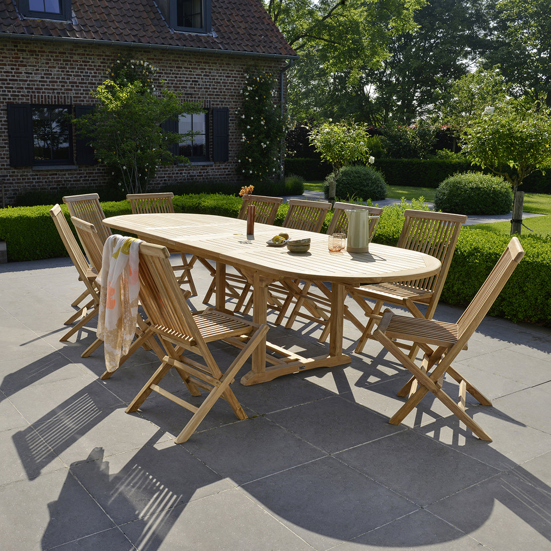 MIDLAND - Ausziehbare Gartenmöbel aus massivem Teakholz 8/10 Personen 