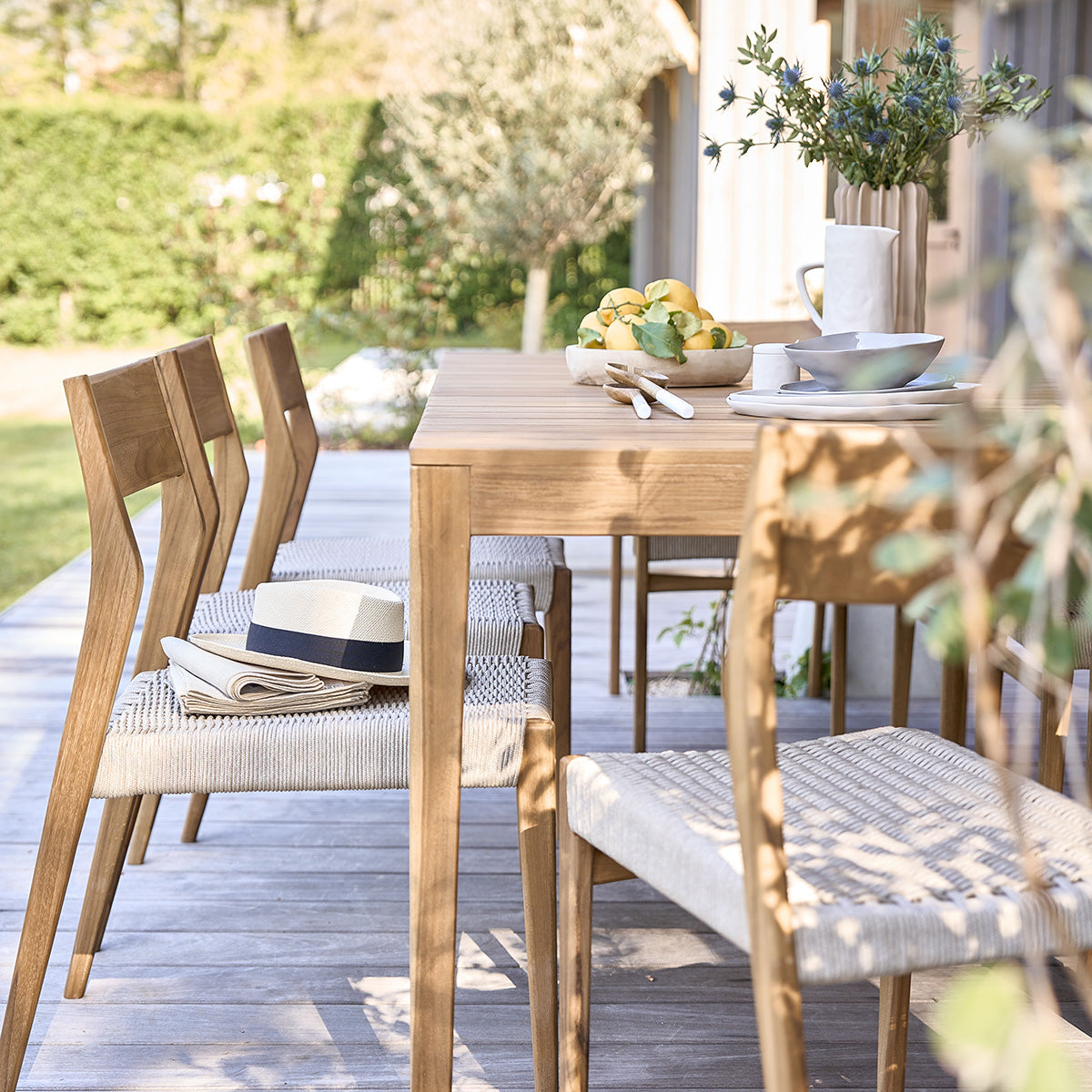 LIVIE - Gartenmöbel aus massivem Teakholz und beigem Seil 8 Sitzplätze