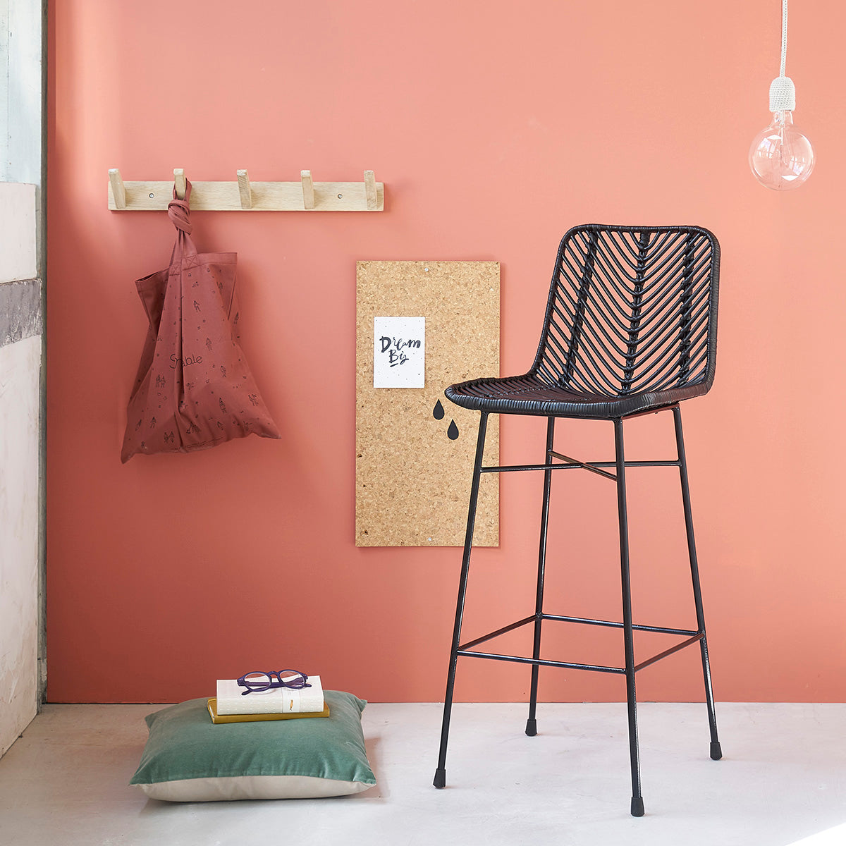 BOHEMA - Barhocker aus Rattan und schwarzem Metall 