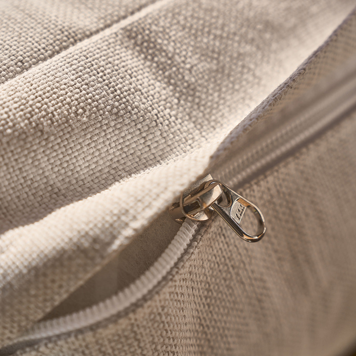 MAORA - Salon bas de jardin en teck massif avec coussins