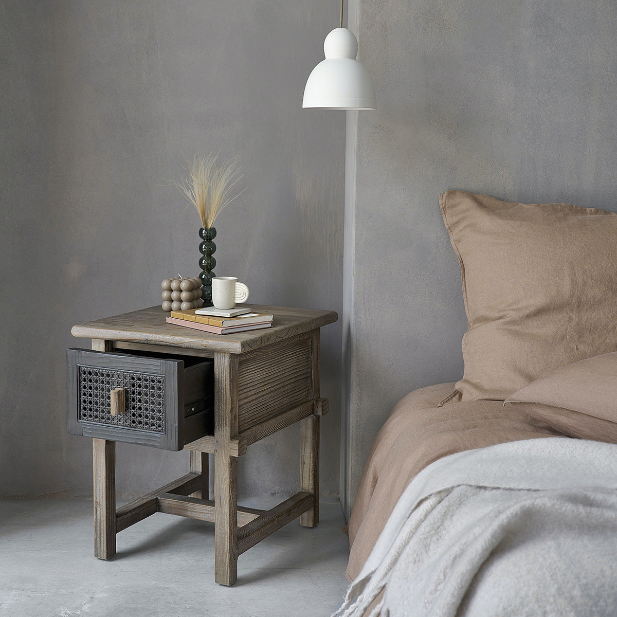 JUNKO - Nachttisch aus massivem recyceltem Holz 45 cm