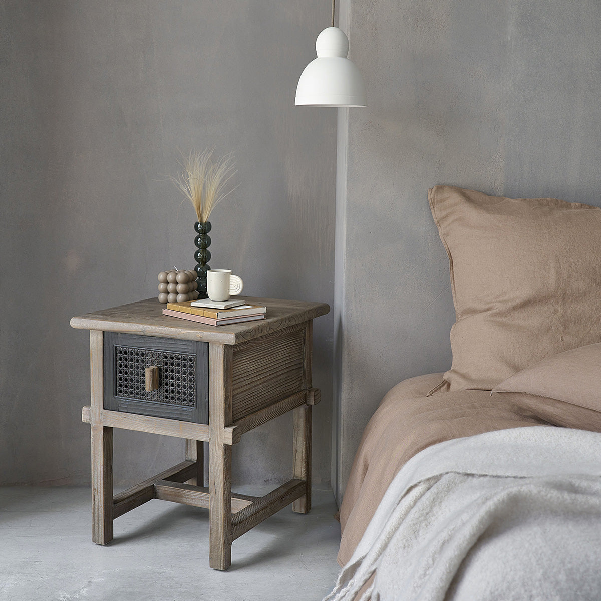 JUNKO - Table de chevet en bois recyclé massif 45 cm