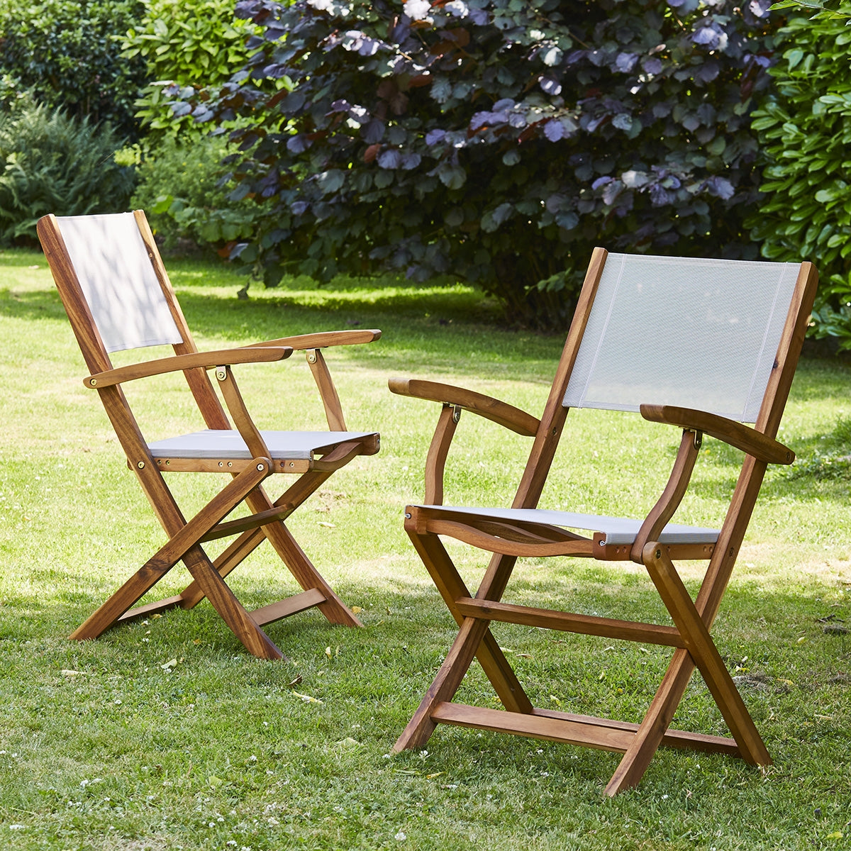 HANOÏ - Klappbarer Gartensessel aus  Akazienholz und grauem Textilene 
