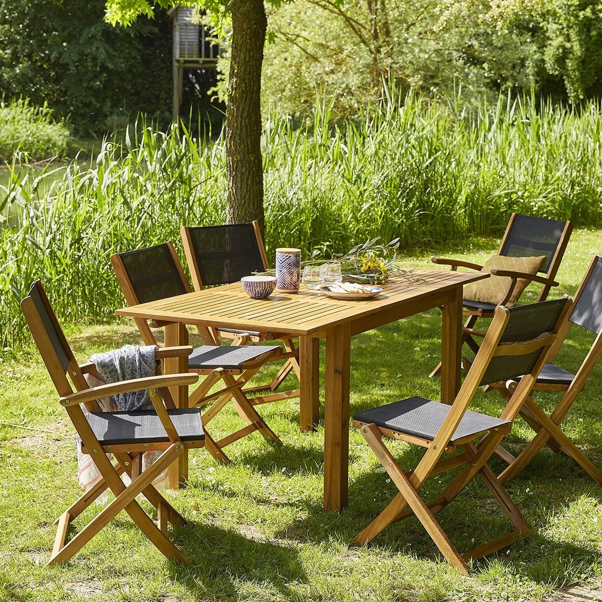 HANOÏ - Sessel aus massivem Akazienholz und grauem Textilene (2er Set)