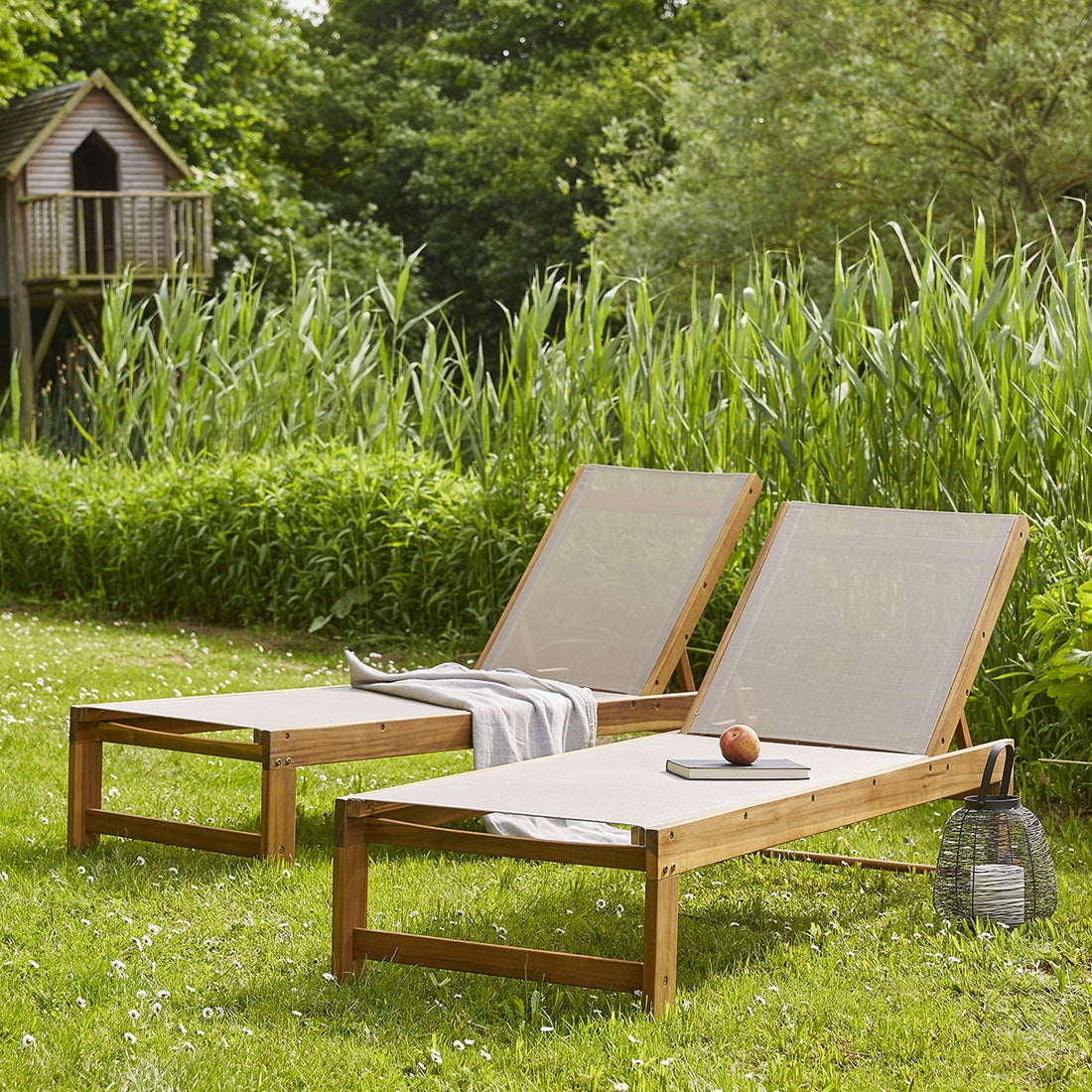 HANOÏ - Set aus 2 Sonnenliegen aus FSC-Akazienholz und grauem Textilene 