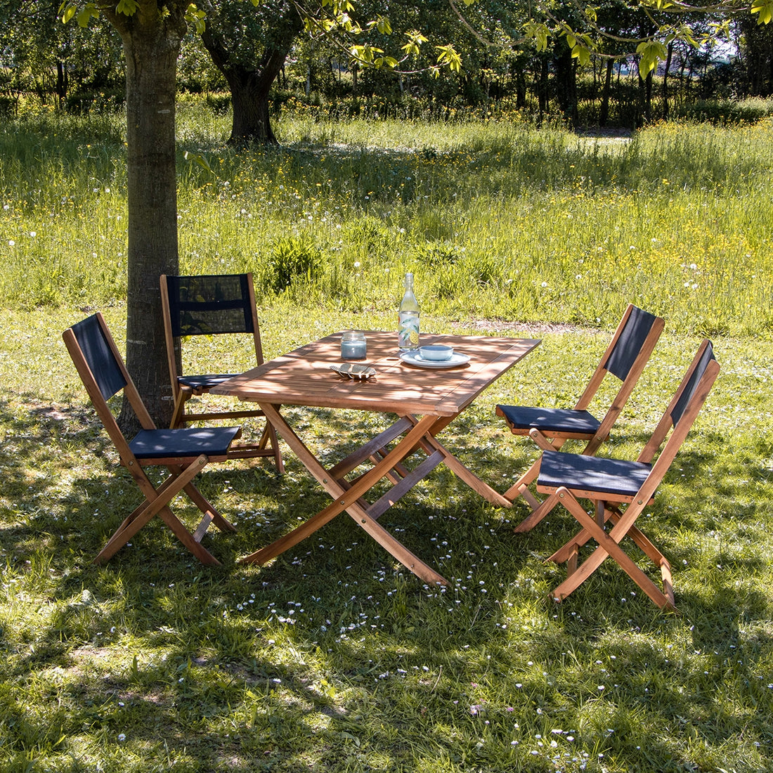 HANOÏ - Gartenmöbel aus FSC-Akazienholz und schwarzem Textilene 4 Sitzplätze