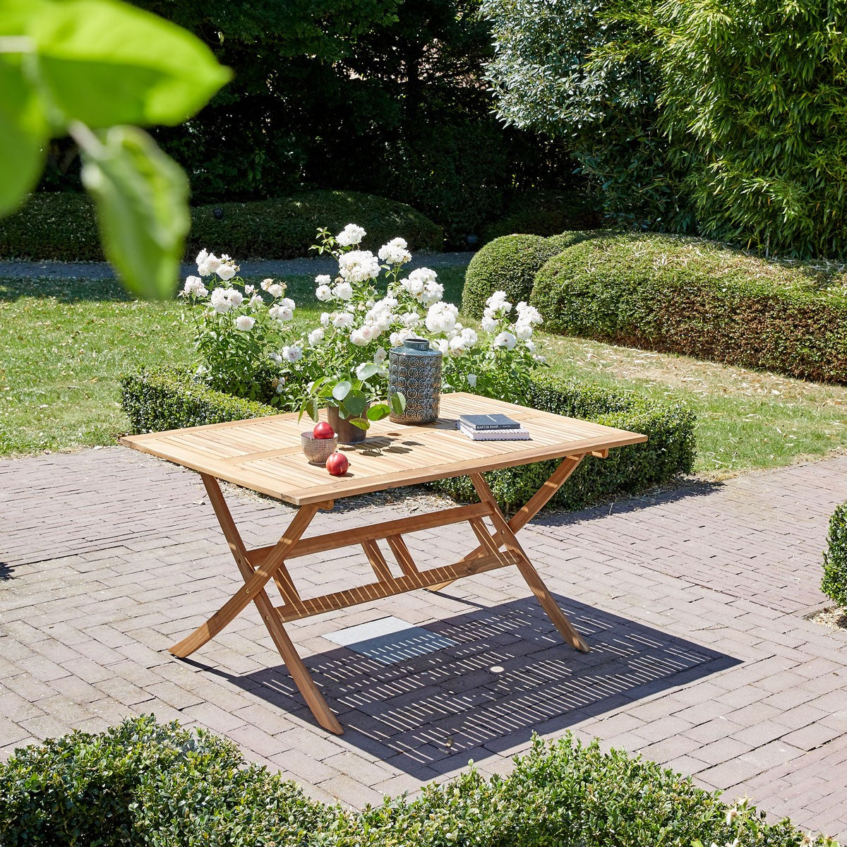 4010A-salon_de_jardin_en_acacia_massif_fsc_et_textilene_noir_4_pers-03.jpg