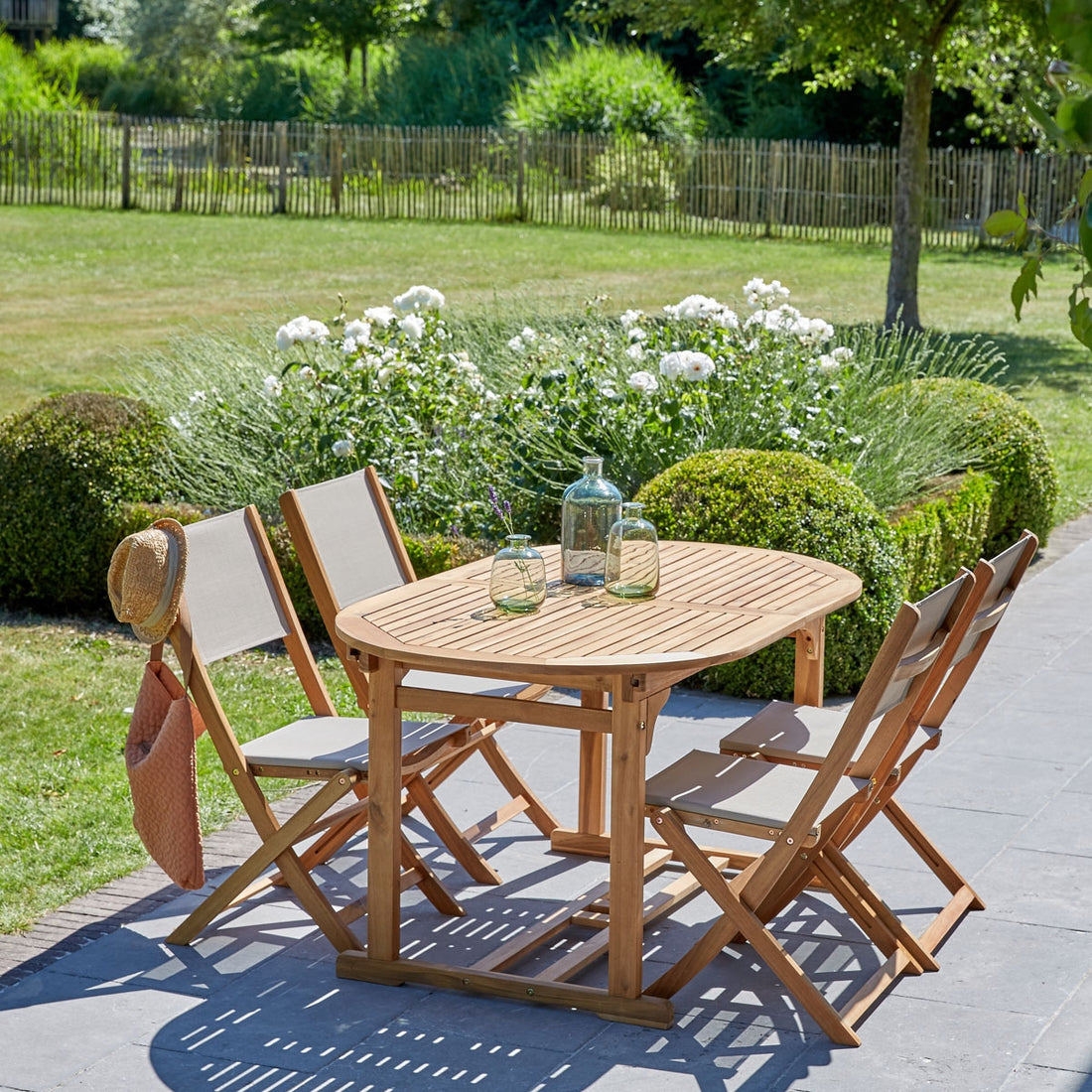 HANOÏ - Gartenlounge aus massivem FSC-Akazienholz und grauem Textilene 4 Pers. 