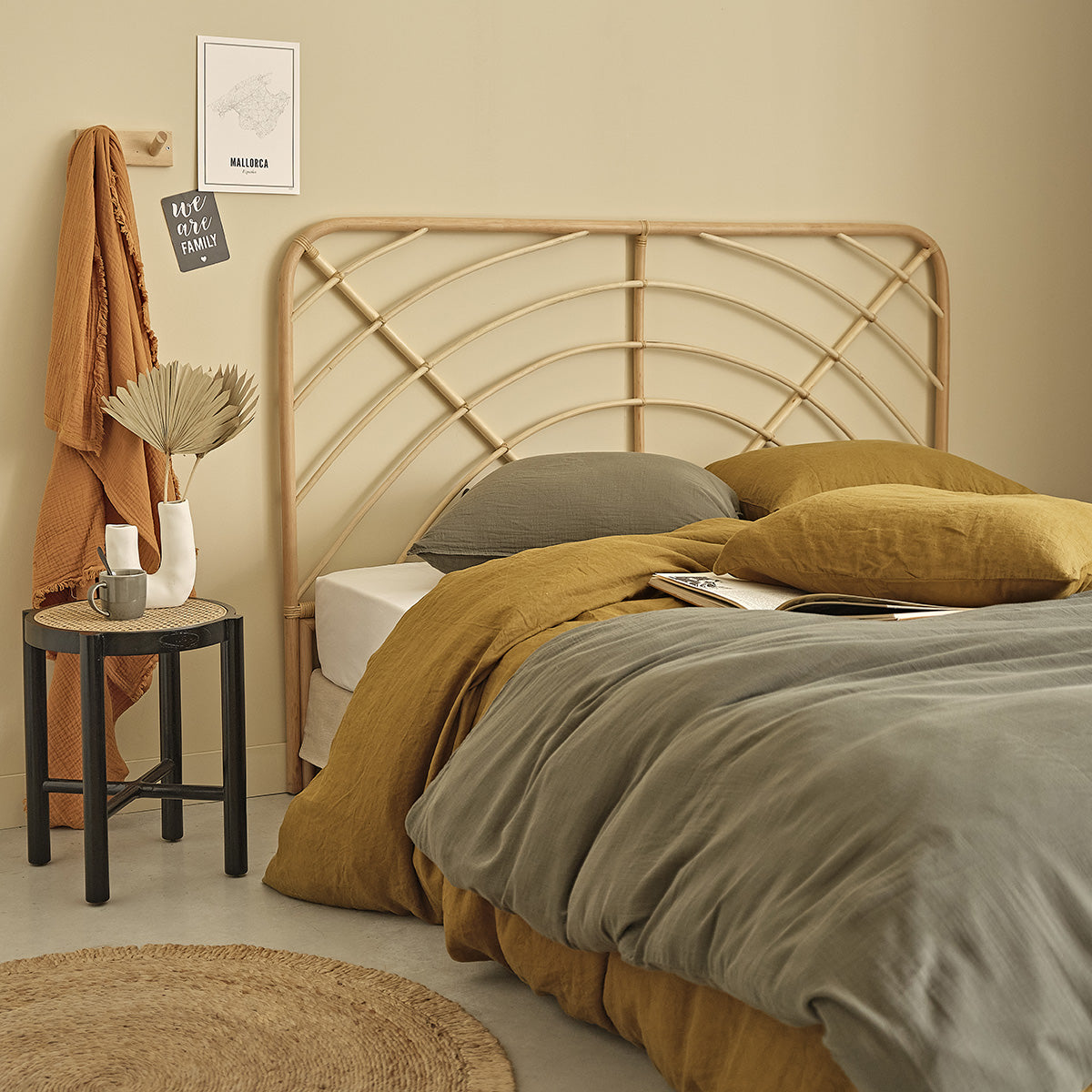 ARON - Nachttisch aus massivem Mahagoniholz und Geflecht 40 cm