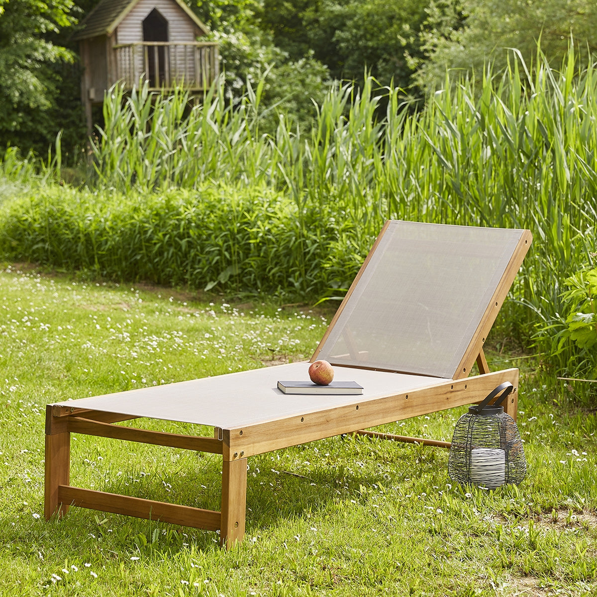 HANOÏ - Sonnenliege aus Akazienholz und grauem Textilene