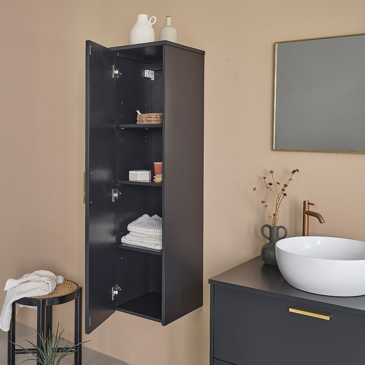 LUNA - schwarze Badezimmersäule aus Akazienholz 130 cm