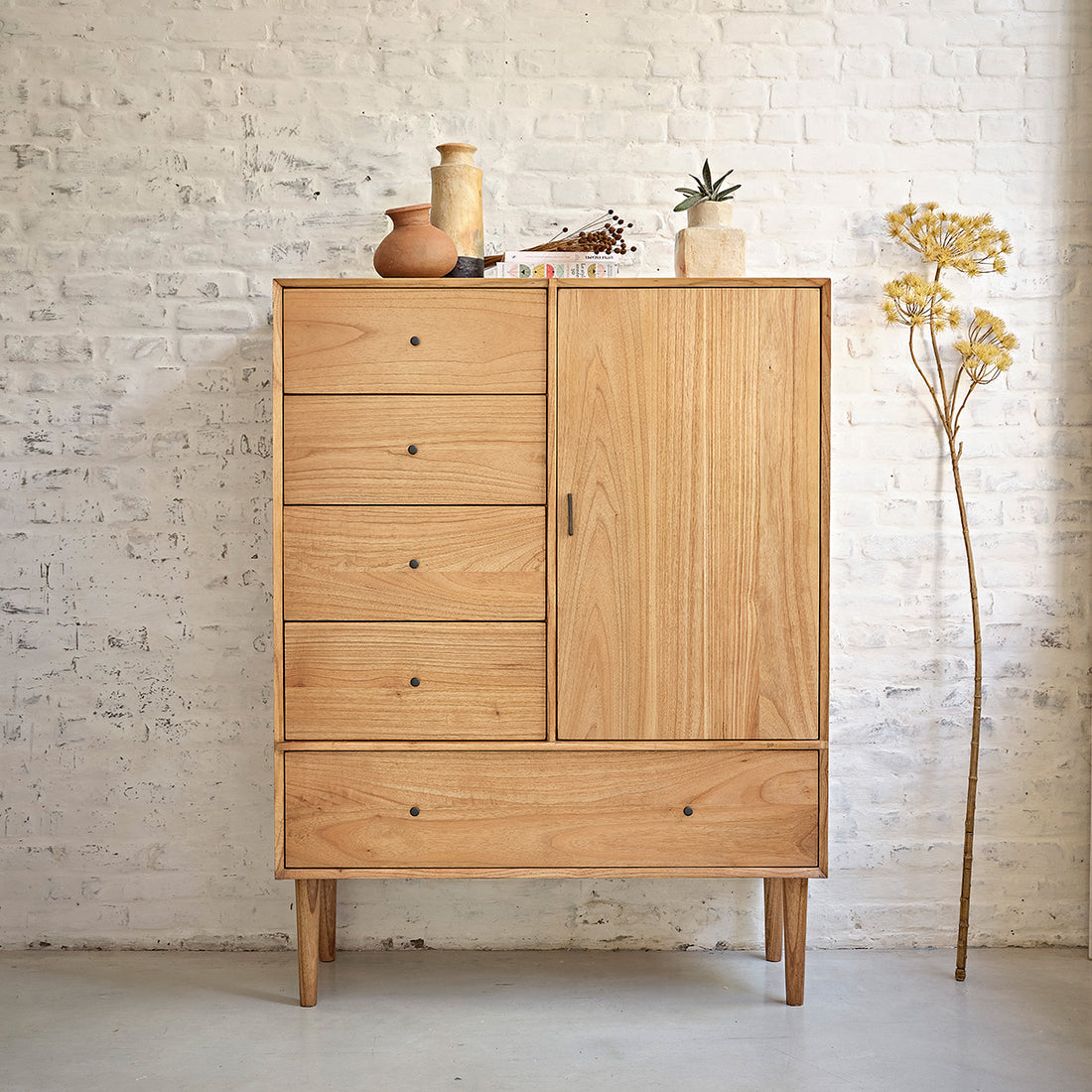 PIA - Schrank aus massivem Mindi 160 cm