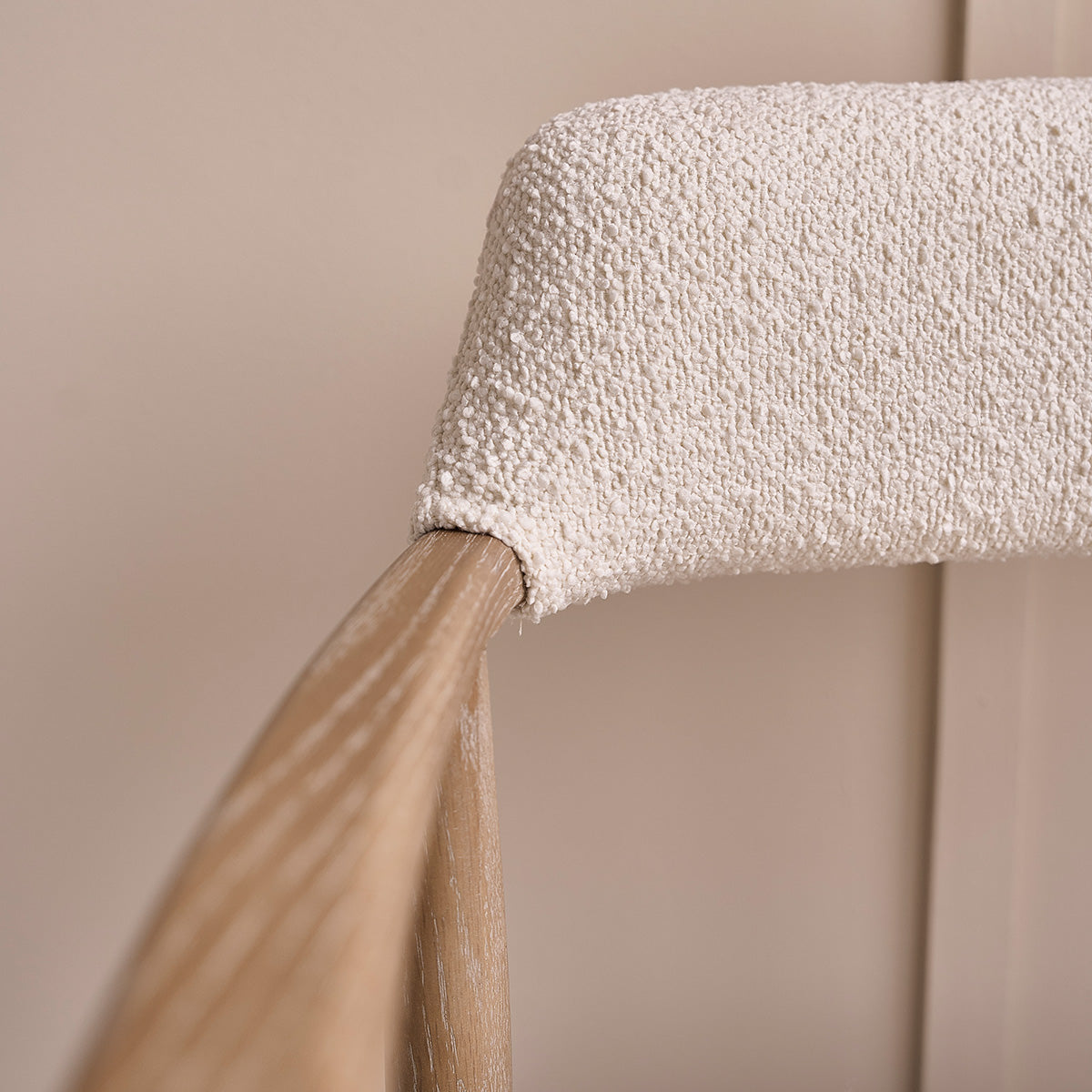 LUISA - Stuhl aus Eichenholz und Bouclé-Stoff