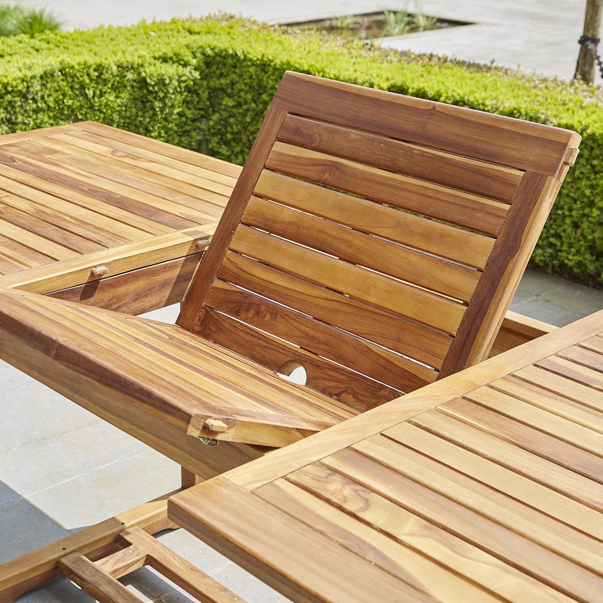 BALI - Ausziehbarer Gartentisch aus geöltem Teakholz für 8/10 pers.