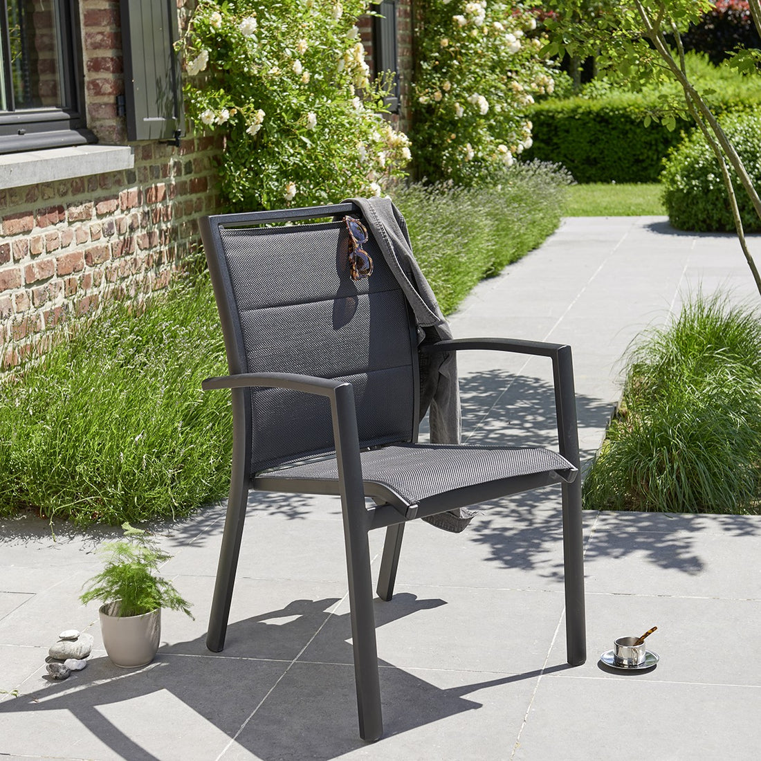 MODULO - Gartensessel aus Aluminium und schwarzem Textilene
