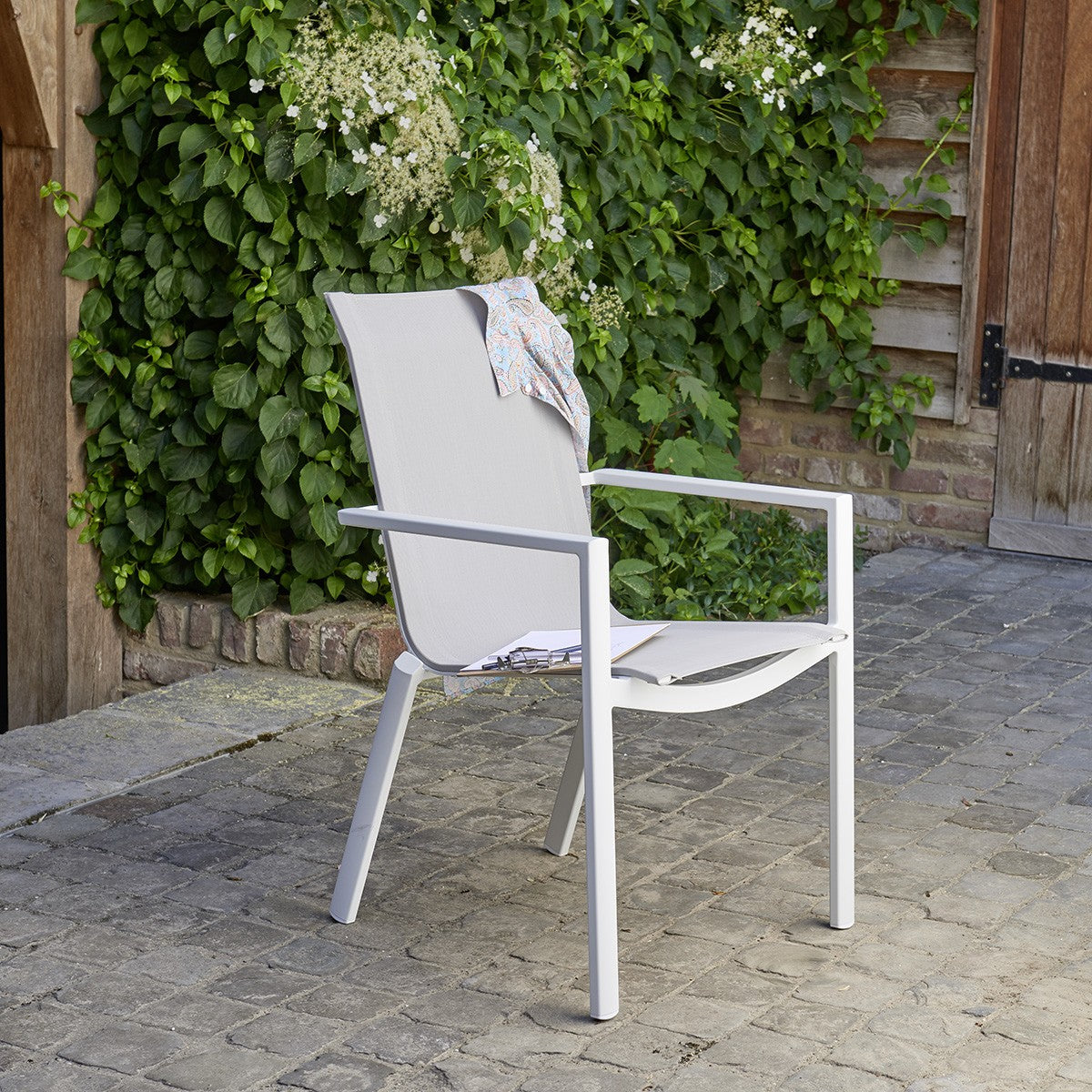 TAMPA - Gartenlounge aus weißem Aluminium und grauem Textilene 8-Sitzer