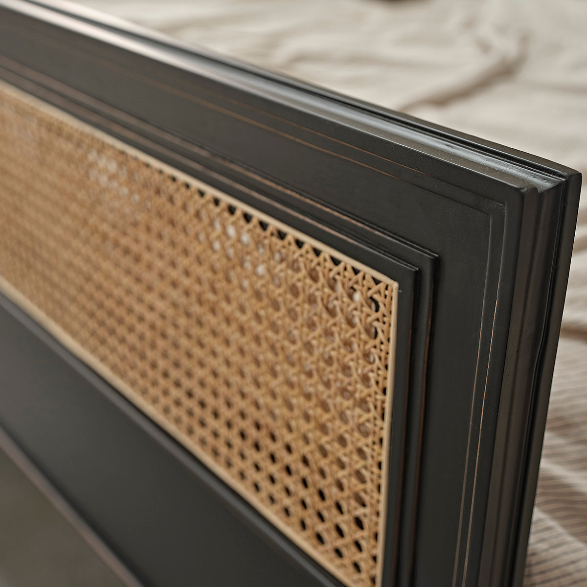 SOHO - Bett aus Rohrgeflecht und Massivholz 160 cm