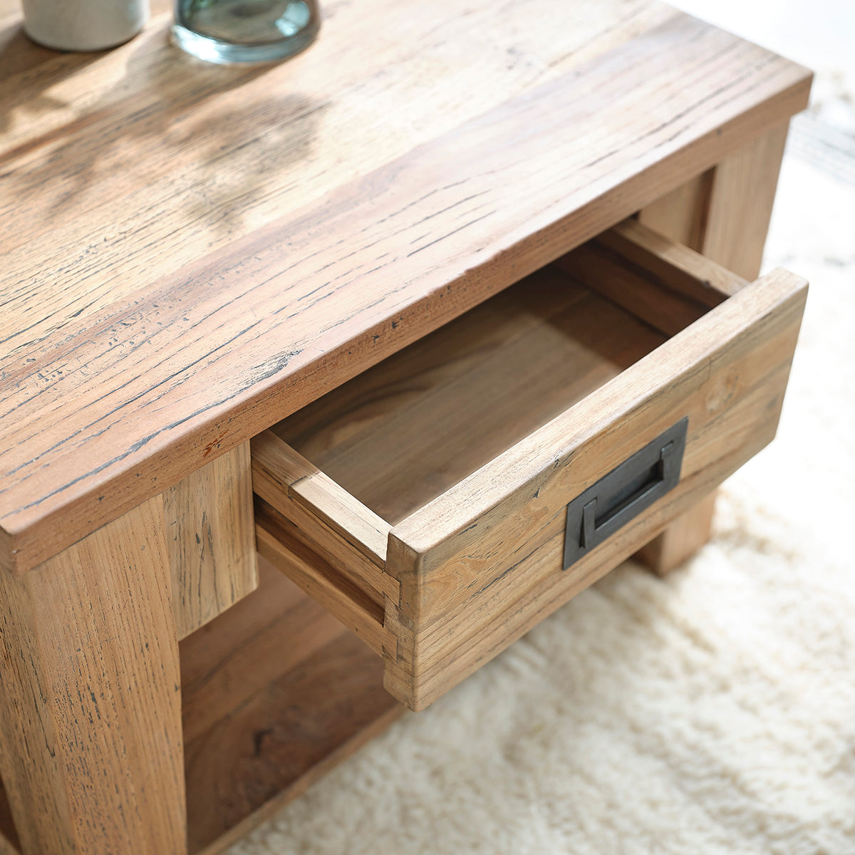 CARGO - Couchtisch aus recyceltem massivem Teakholz 60 cm