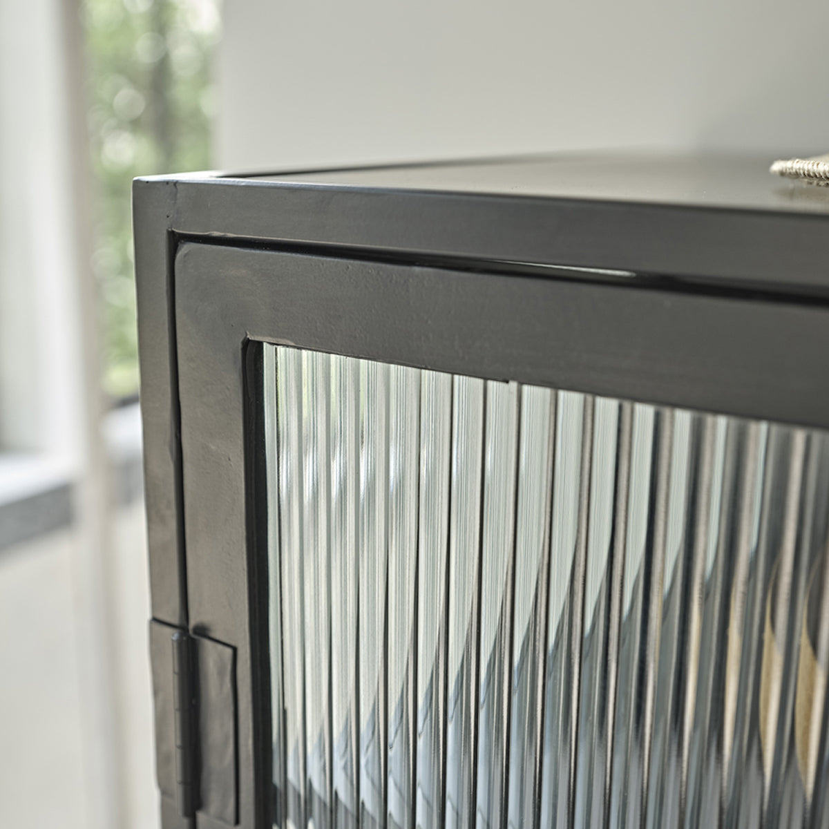 615-buffet_en_metal_et_verre_ondule_70_cm-05.jpg
