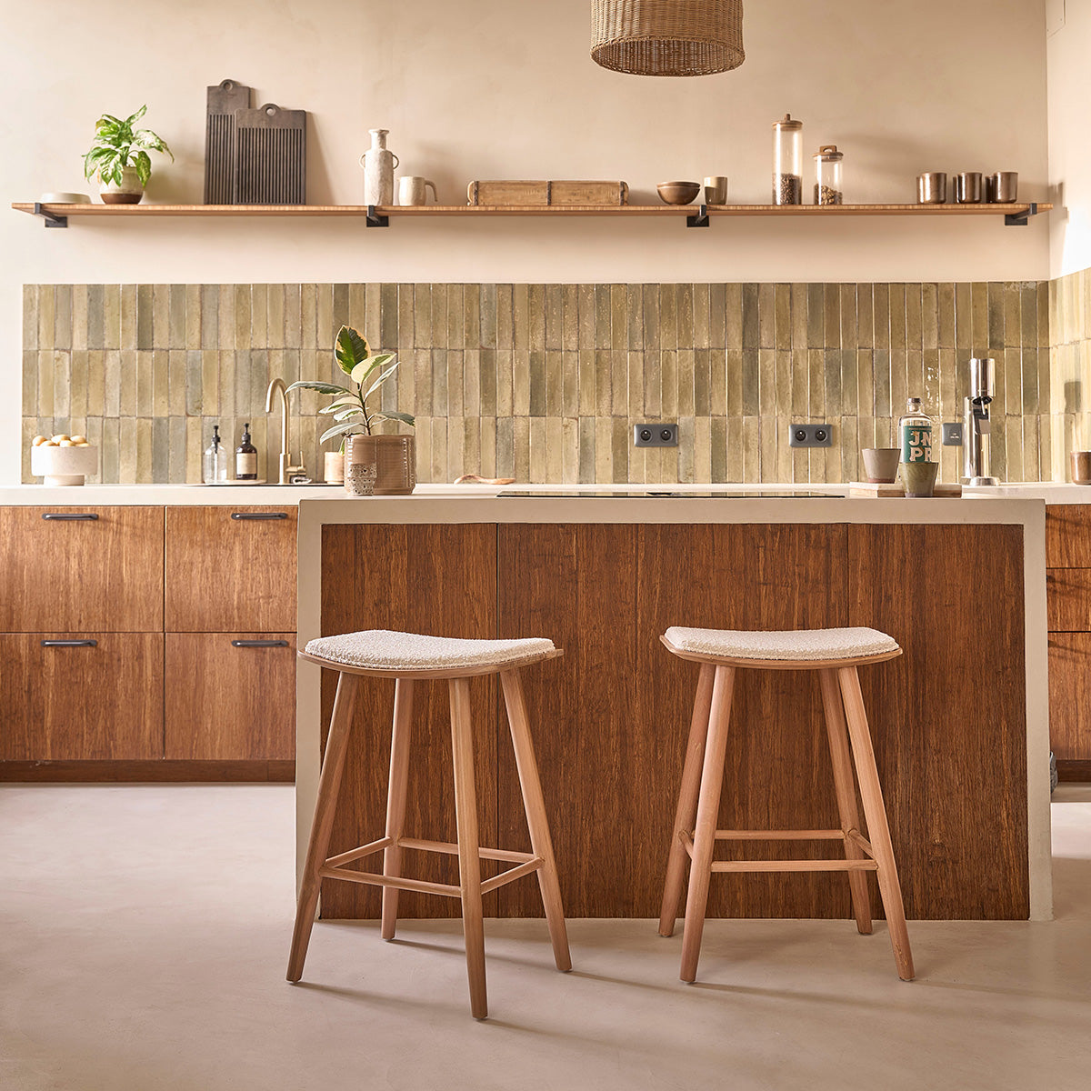 AMBRE - Hocker aus massivem Teakholz und Bouclé-Sitz 65 cm