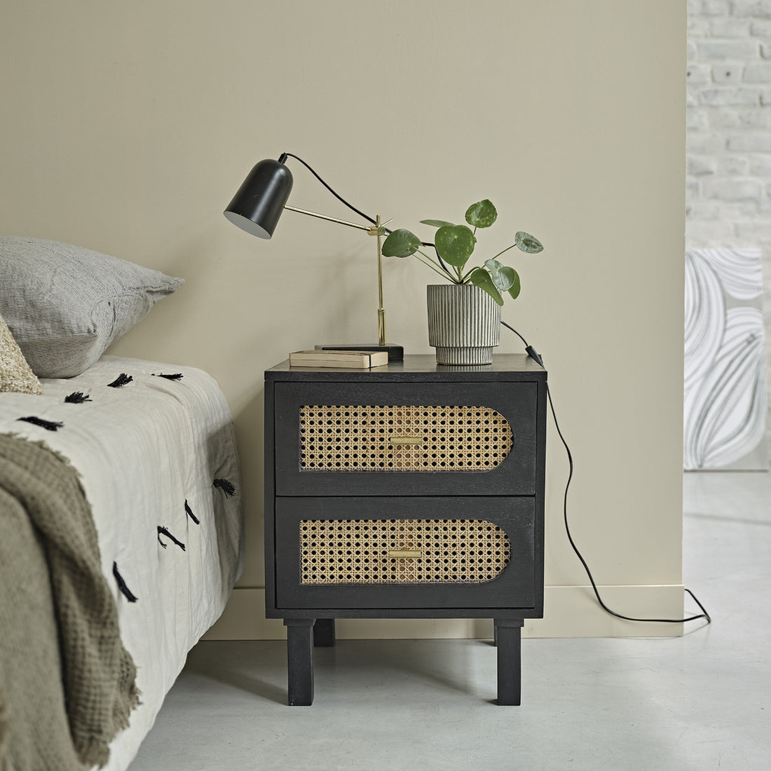 ZULMA - Nachttisch aus massivem Mangoholz und Rohrgeflecht 45 cm