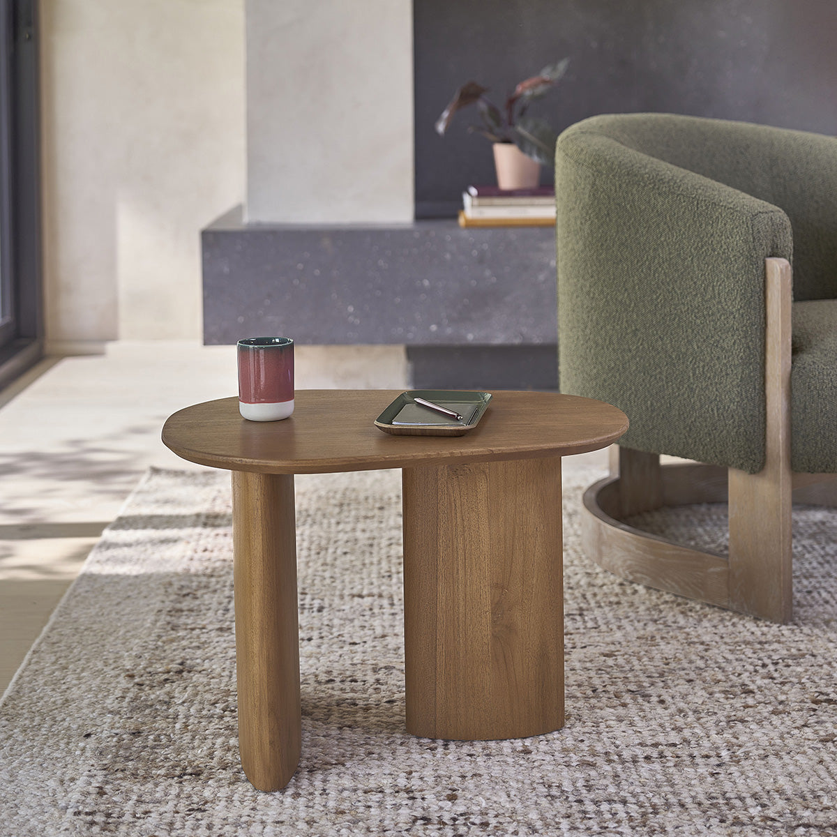 CALMA - Beistelltisch aus massivem, organischem Teakholz