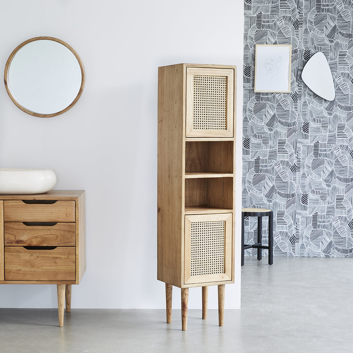 HANA - Badezimmer-Hochschrank aus massivem Mindi und mit Rohrgeflecht 150 cm