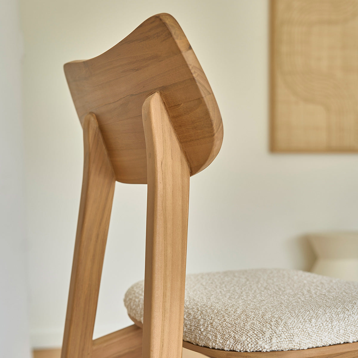 ADELE - Stuhl aus massivem Teakholz mit Bouclé-Sitz