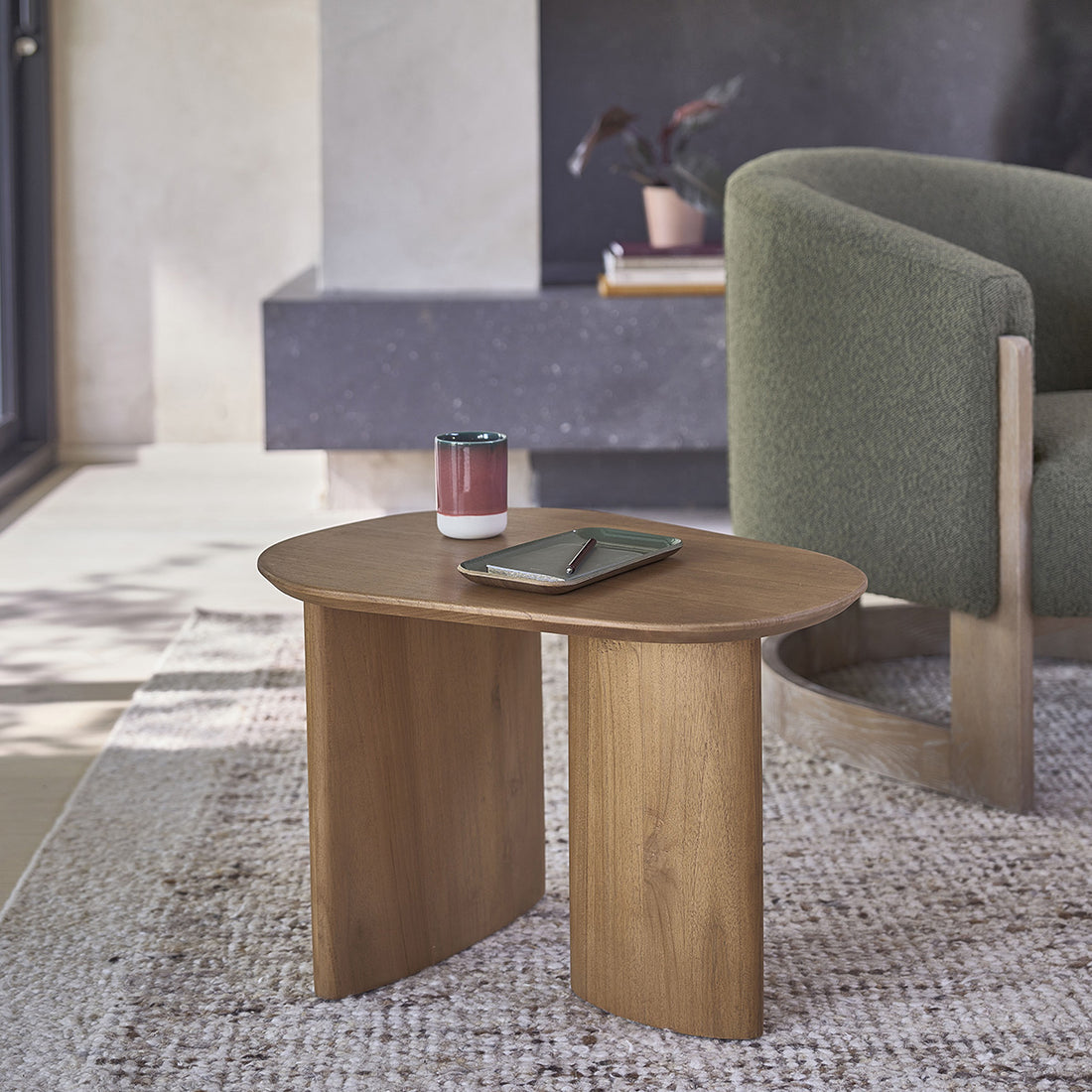 CALMA - Beistelltisch aus massivem, organischem Teakholz