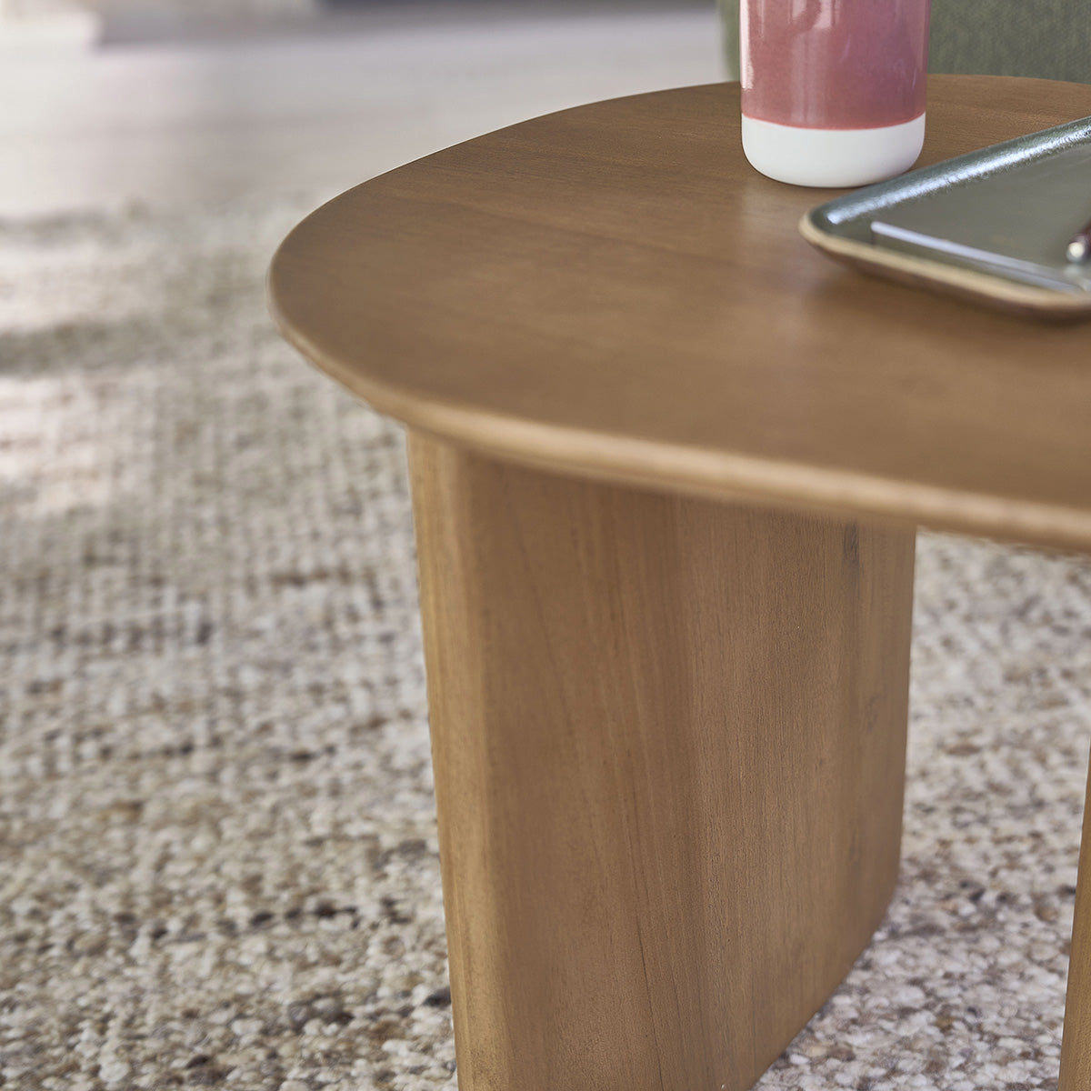 CALMA - Beistelltisch aus massivem, organischem Teakholz