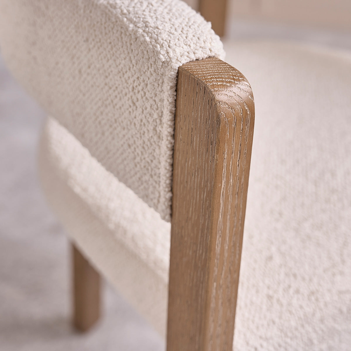 CLÉA - Set von 2 Stühlen aus Eiche und Bouclé-Stoff