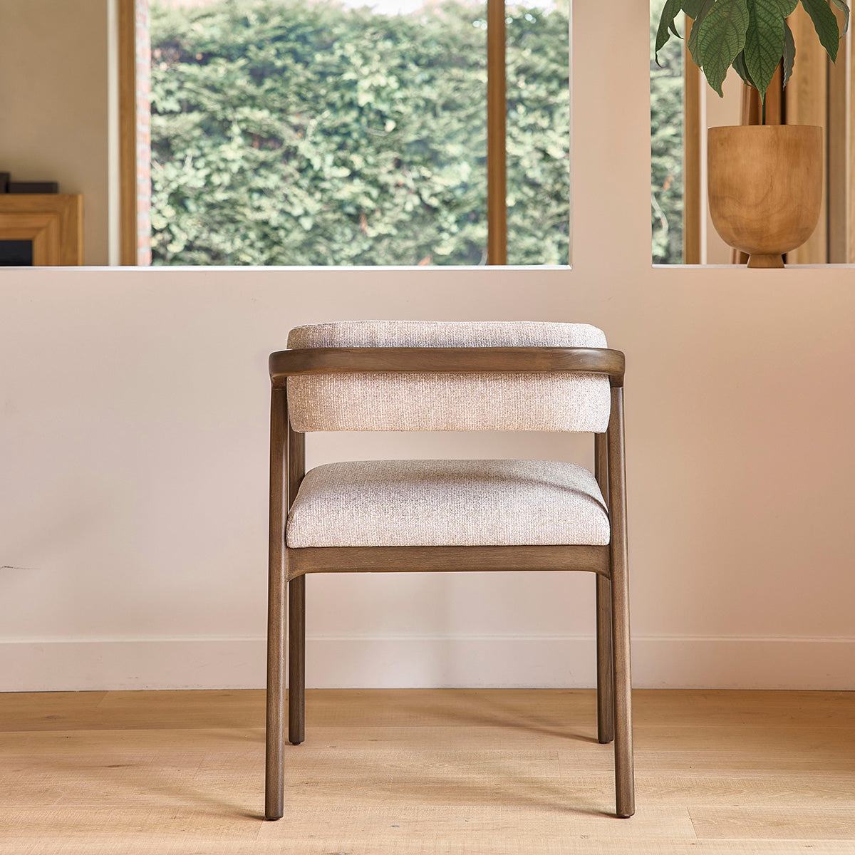 CHA0014-chaise_en_bois_massif_et_tissu_texture_beige_chine-04.jpg