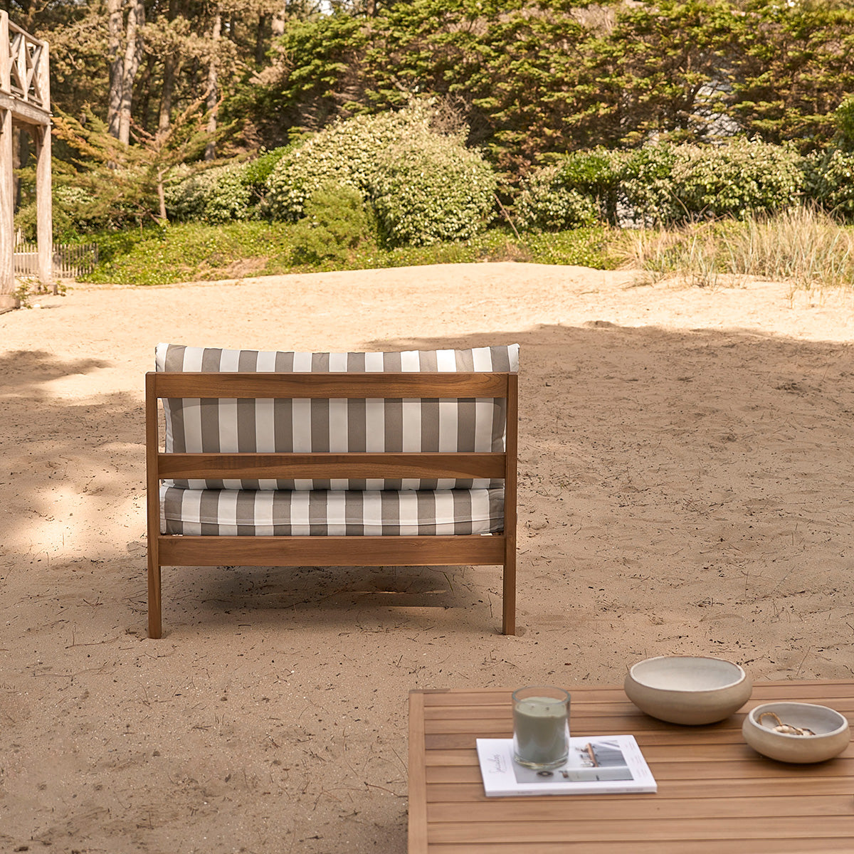 PALMA - Gartensessel aus massivem Teakholz und gestreiften Kissen